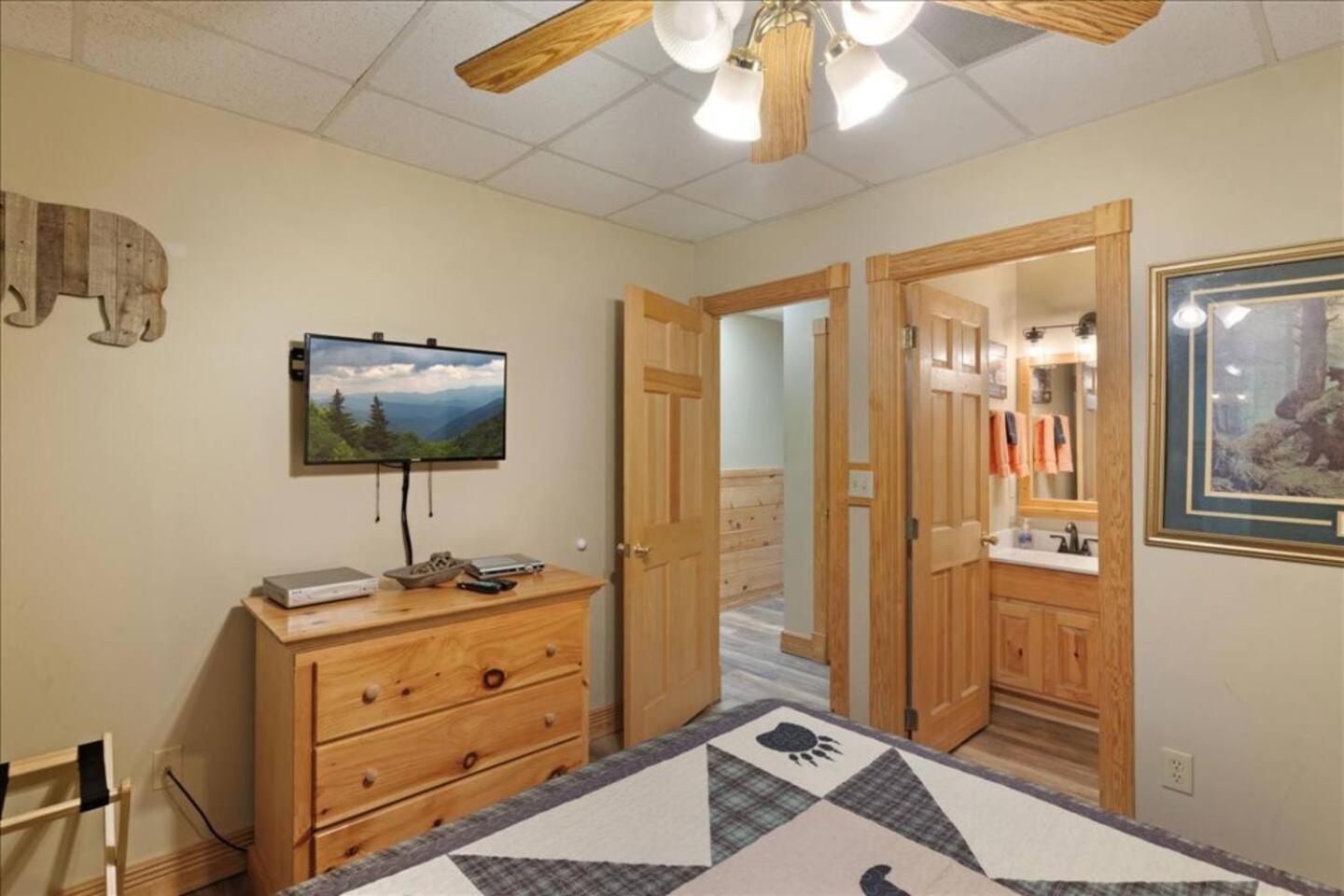 5Br Smoky Cabin Hot Tub, Games, 1 Mi To Parkway Пиджен-Фордж Экстерьер фото