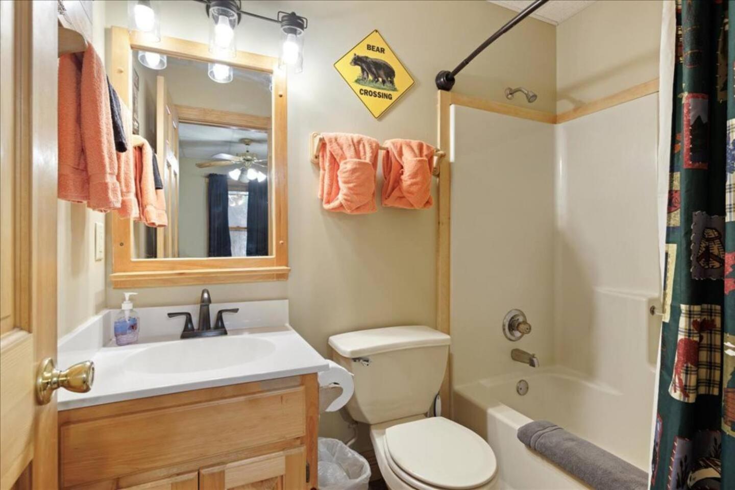 5Br Smoky Cabin Hot Tub, Games, 1 Mi To Parkway Пиджен-Фордж Экстерьер фото
