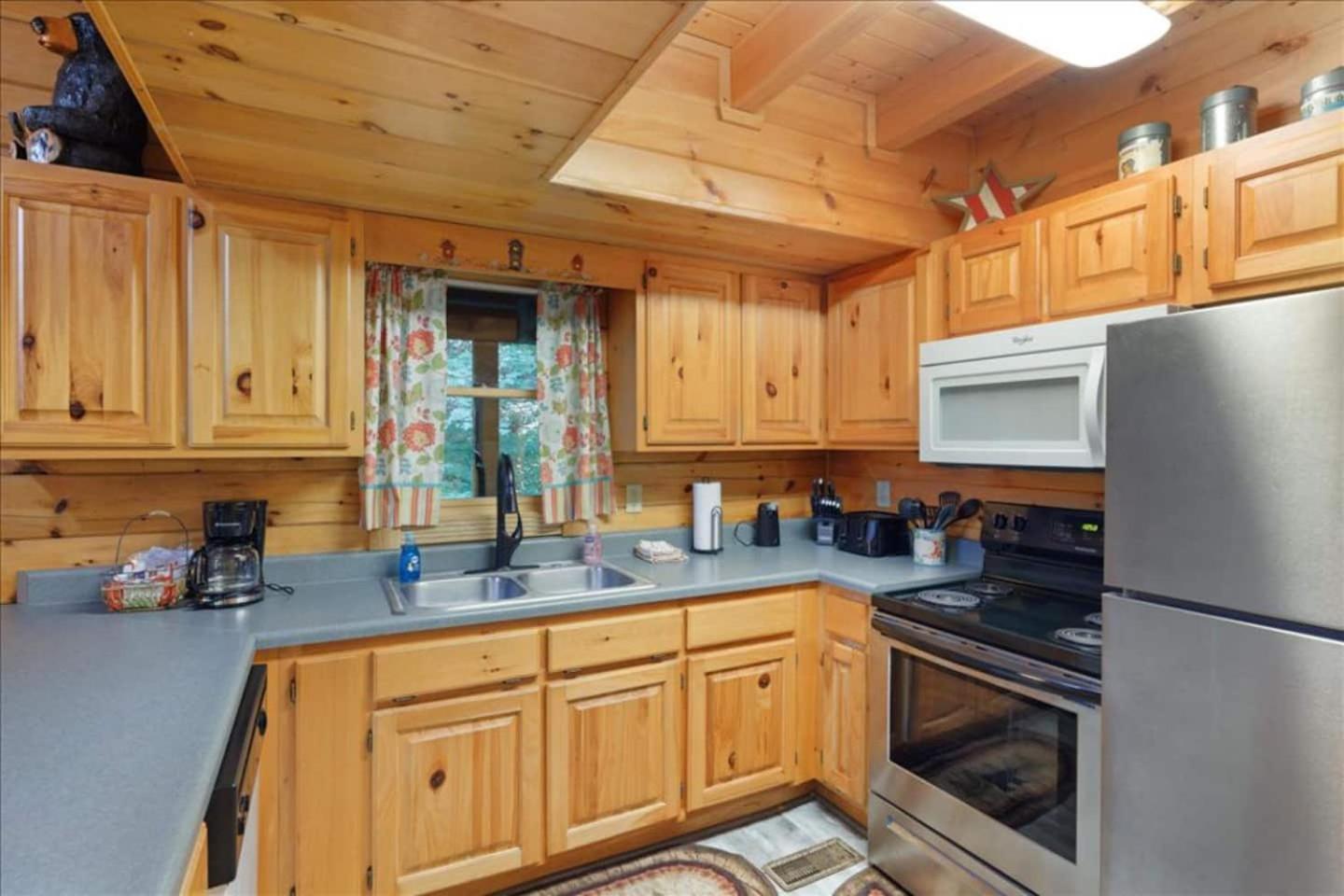 5Br Smoky Cabin Hot Tub, Games, 1 Mi To Parkway Пиджен-Фордж Экстерьер фото