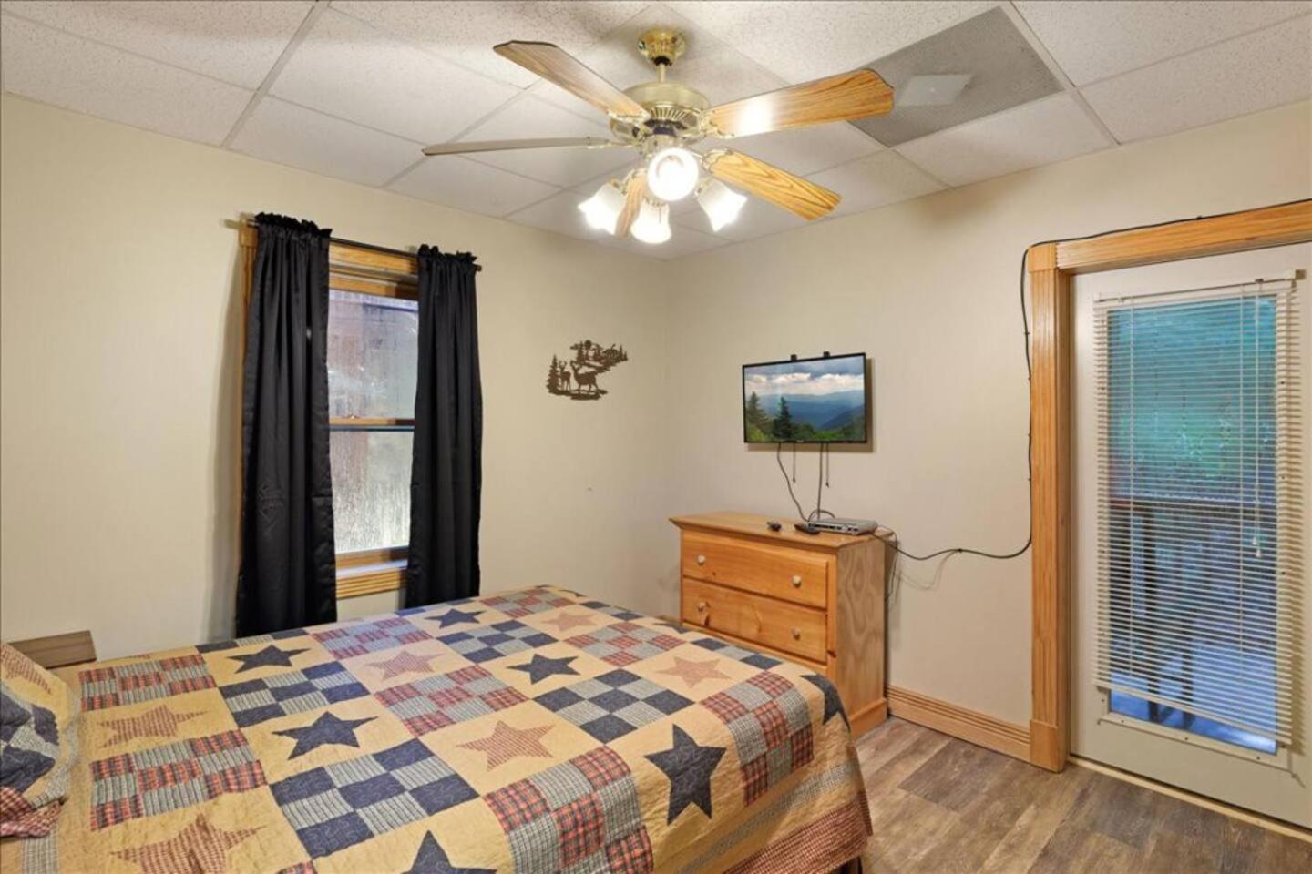 5Br Smoky Cabin Hot Tub, Games, 1 Mi To Parkway Пиджен-Фордж Экстерьер фото