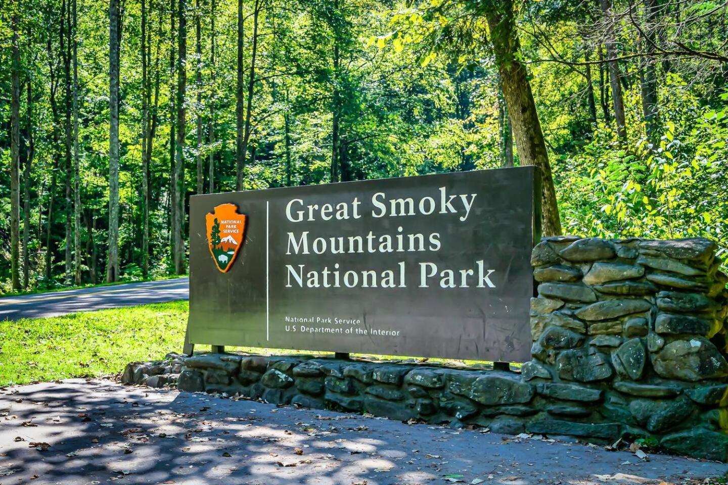 5Br Smoky Cabin Hot Tub, Games, 1 Mi To Parkway Пиджен-Фордж Экстерьер фото