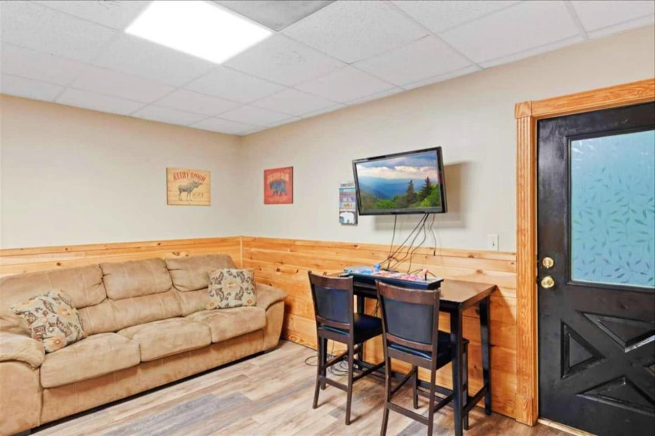 5Br Smoky Cabin Hot Tub, Games, 1 Mi To Parkway Пиджен-Фордж Экстерьер фото